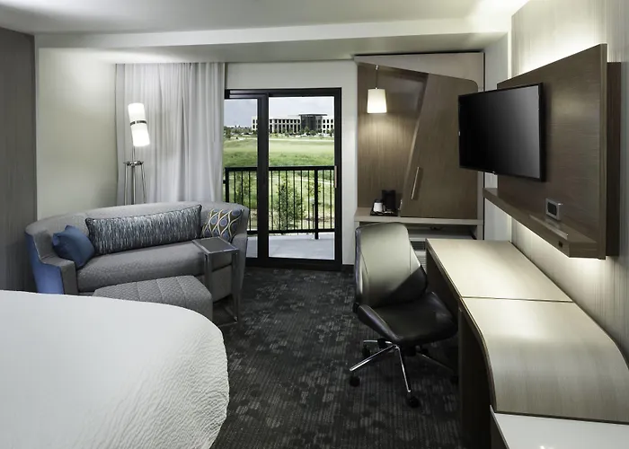 Courtyard By Marriott Worth At Alliance Town Center Hotel