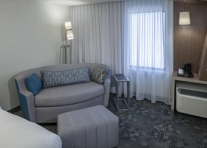 Hotel Courtyard By Marriott Worth At Alliance Town Center 3*