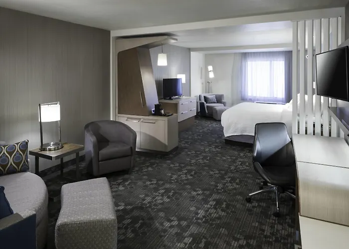 Courtyard By Marriott Worth At Alliance Town Center 3*