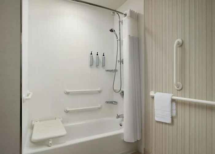Courtyard By Marriott Worth At Alliance Town Center Hotel 3*