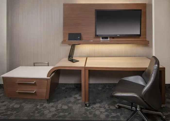 Courtyard By Marriott Worth At Alliance Town Center Hotel